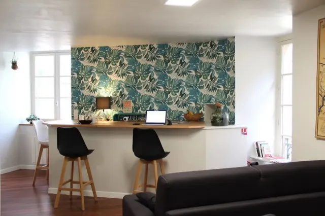 Salle nomade, table haute